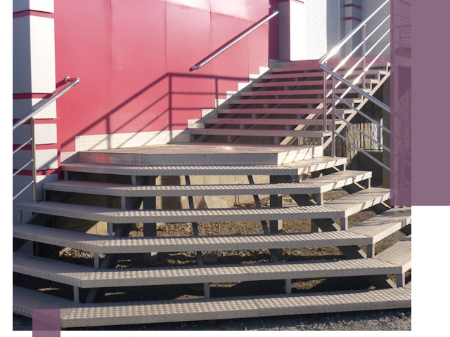 Лестницы для магазина в Новокубанске — изготовление и монтаж