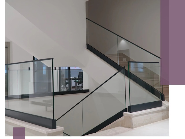 Стеклянные перила премиум-класса с установкой в Новокубанске